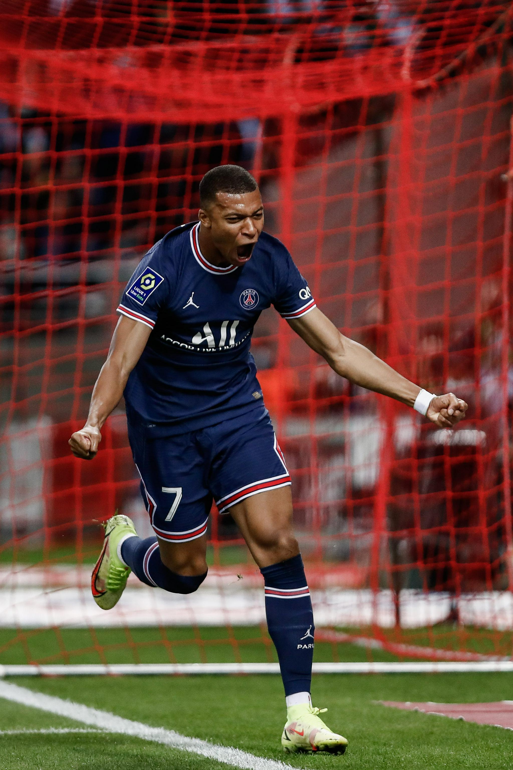 哈登得分30+快船本赛季已输4场，此前2个赛季仅2次（哈登砍30+，快船本季已吞第4败，此前两季仅败2场）