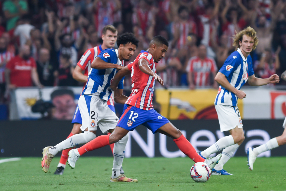 咪咕前方！@胡金秋21 手持冠军鼎登场，@浙江广厦篮球俱乐部 新赛季出征仪式（直击@浙江广厦篮球俱乐部新赛季出征仪式：@胡金秋21 手捧冠军鼎亮相）