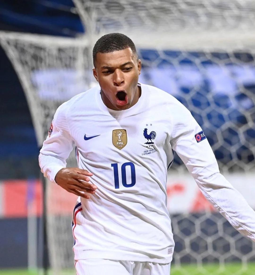 解说到了一个亚冠精英联赛的超巨失误…（解说直击亚冠精英联赛顶级球星的致命失误）