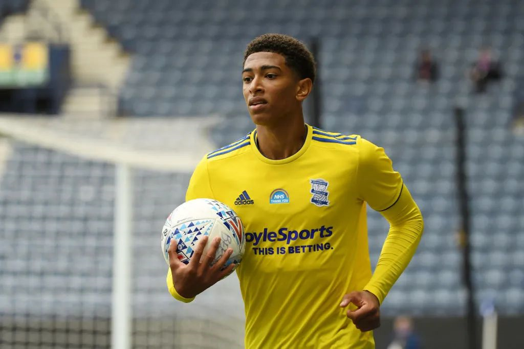 伦敦杀手！格纳布里3次欧冠客战伦敦球队斩7球1助攻（格纳布里成伦敦克星：欧冠客场三战伦敦队轰7球1助）