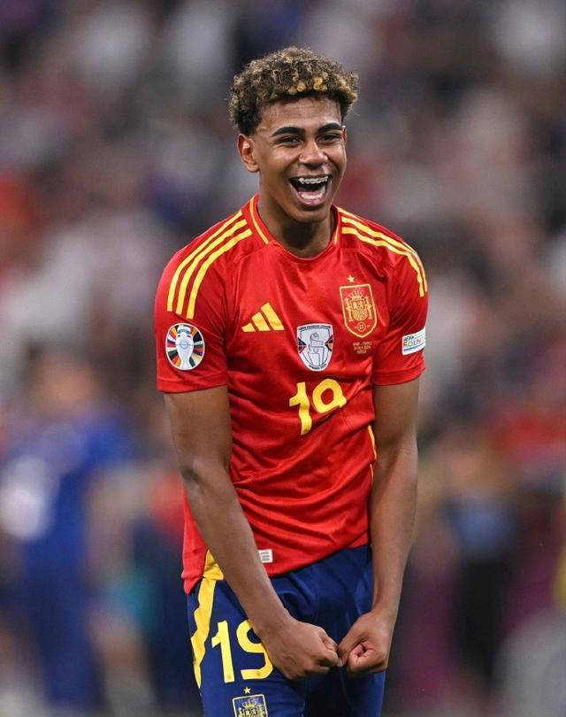 曼城瓜帅战术调整成功击败托特纳姆（瓜迪奥拉变阵奏效 曼城力克热刺）