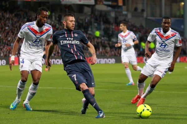 记者：里科·刘易斯因技术原因落选曼城本轮大名单，他没受伤（记者：里科·刘易斯非伤病原因无缘曼城本轮名单）