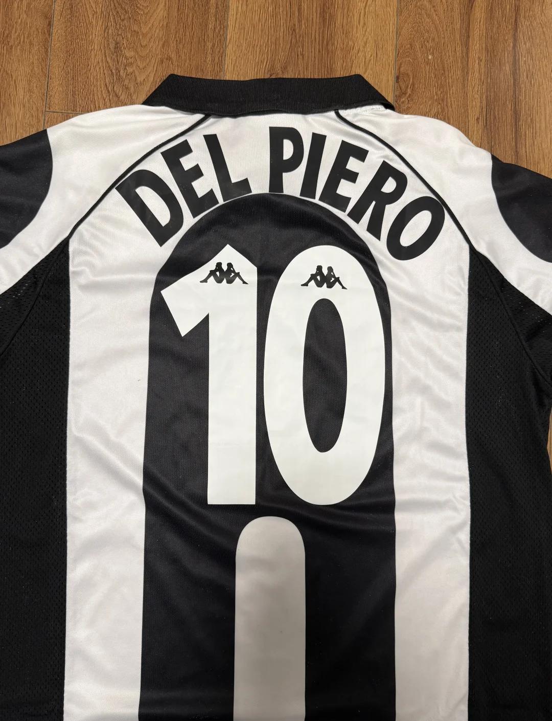 半场交换球衣引争议！贝林厄姆遭英格兰球迷痛批“巨星做派”（半场换球衣引风波，英格兰球迷抨击贝林厄姆摆巨星架子）