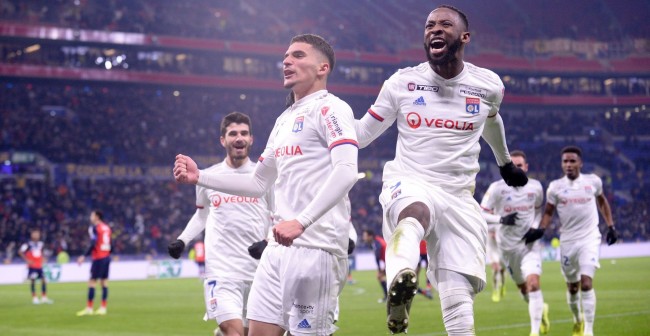 国脚新纹身曝光，引发粉丝讨论（国脚新纹身亮相，掀起粉丝热议）