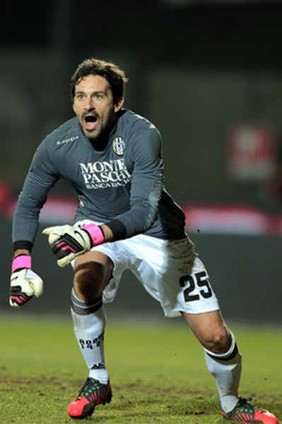 给力新援，加布里埃尔租借加盟海港，贡献11球5助攻（海港租借引进加布里埃尔，11球5助彰显火力）