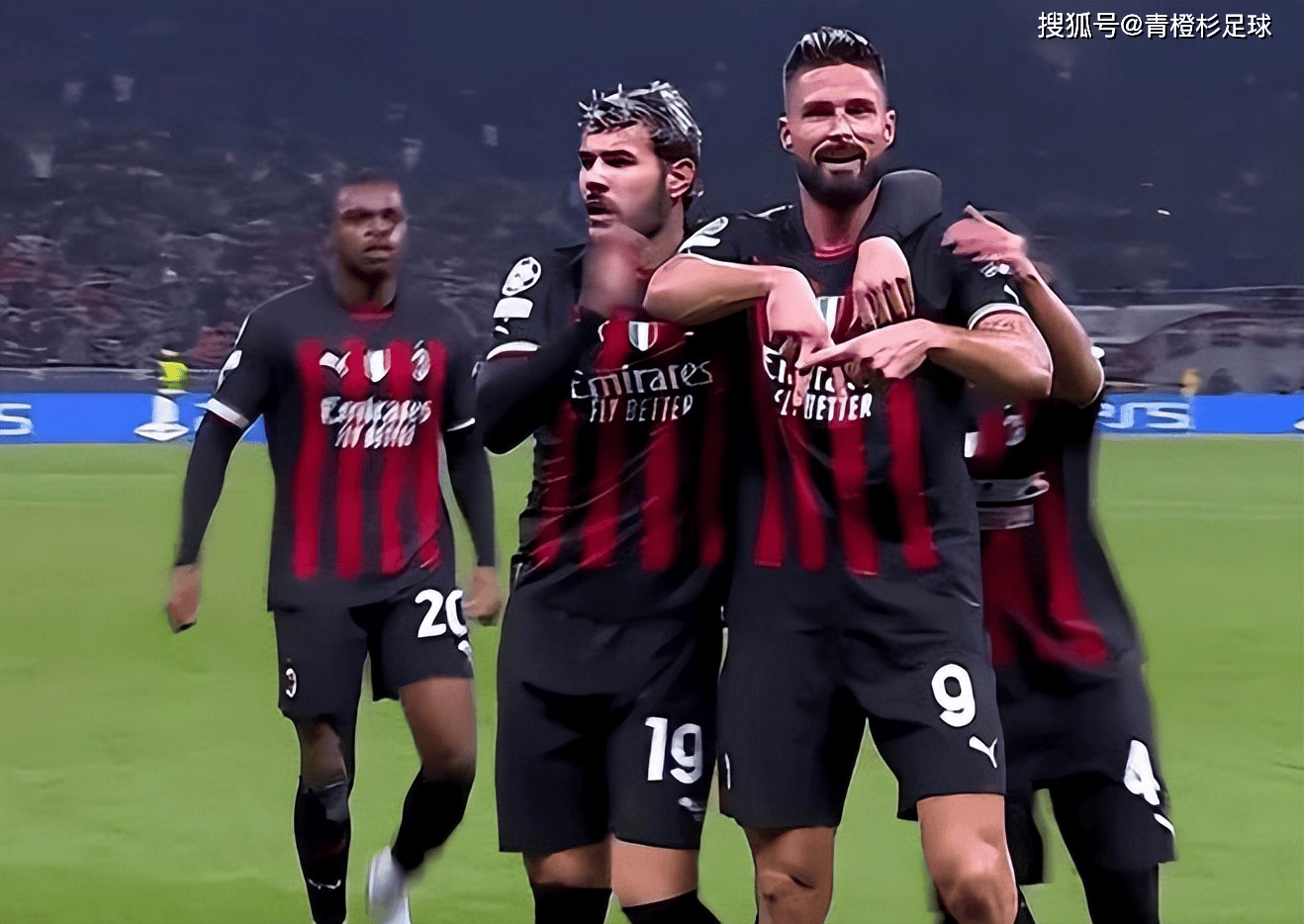 佳夫：作为后卫单场比赛进俩球不常见；沃尔特马德是顶级前锋（佳夫：后卫单场梅开二度实属罕见，沃尔特马德堪称顶级前锋）