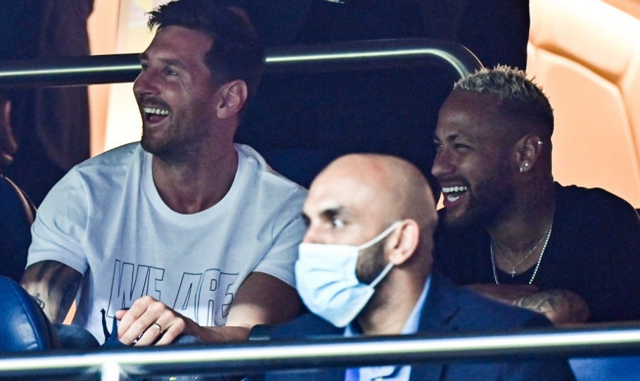 每体：法兰克福球迷有1000人无门票想混进场，被安保当时驱离（每体：千名法兰克福球迷无票试图闯入，遭安保当场劝离）