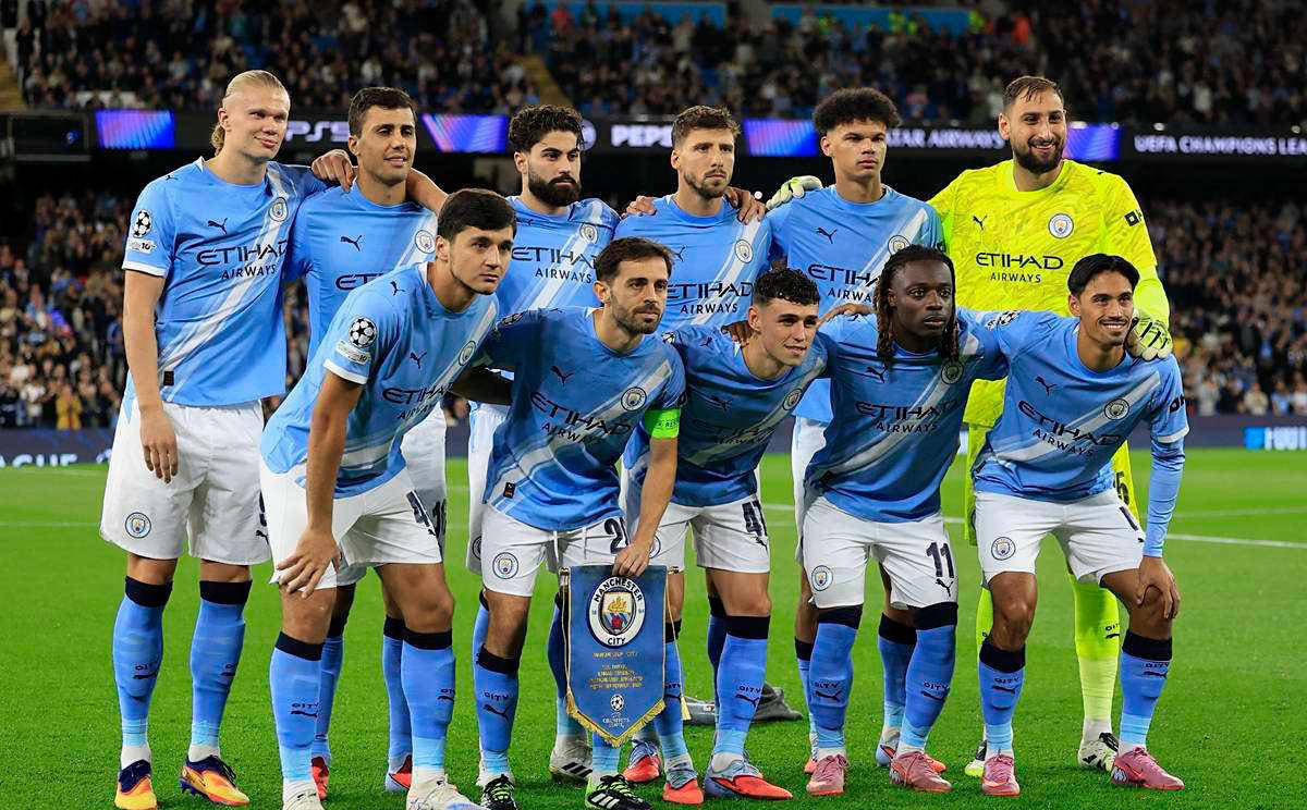 贝克汉姆的球队夺冠，全家相拥庆祝，14岁金发小七很夺目（贝克汉姆球队加冕冠军，一家相拥同庆，14岁金发小七成焦点）