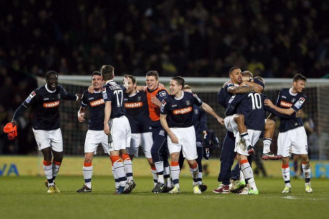 官方：米兰与18岁中场萨拉完成续约；据悉新合同到2030年（官宣：米兰与18岁中场萨拉续约，合同据悉至2030年）